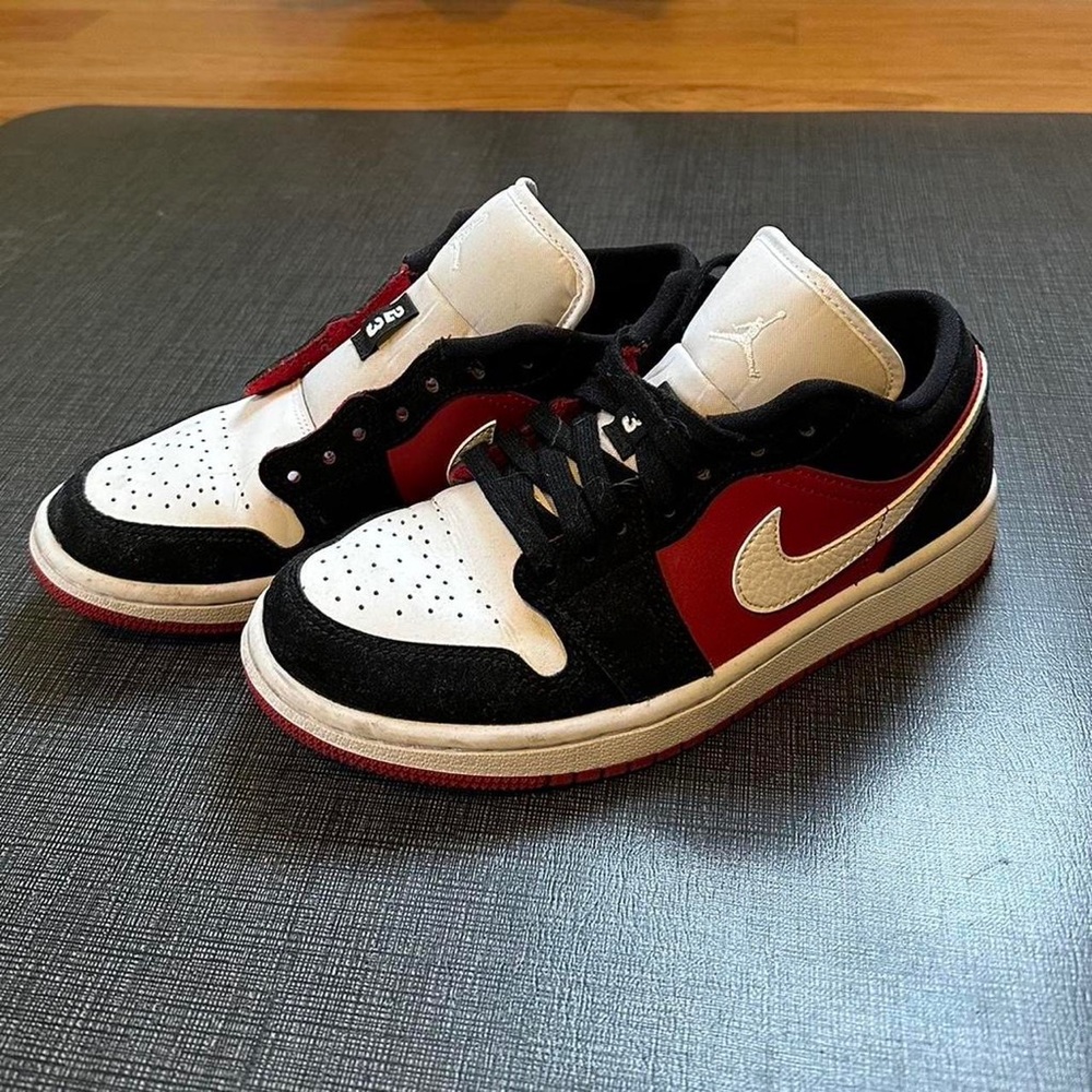 Women’s Air Jordan 1 Low - black & red.